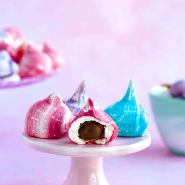 Mini Meringues With A Hidden Chocolate Surprise