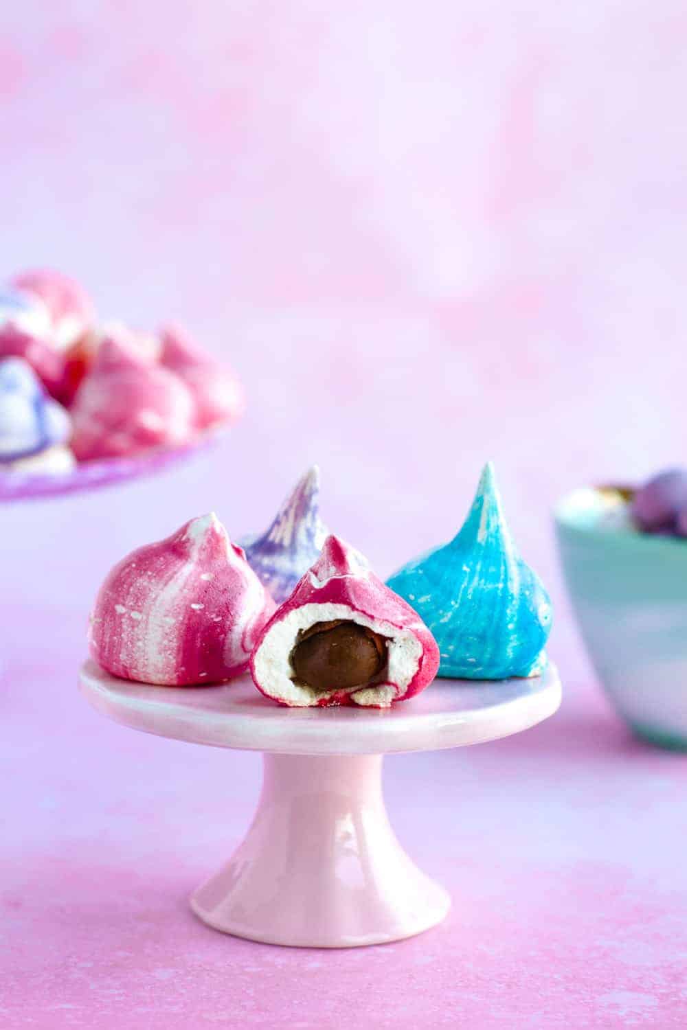 Mini meringues on a small cake stand