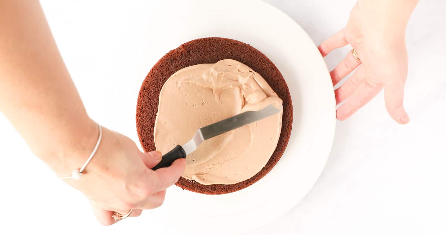 Spreading a cake with nutella buttercream.