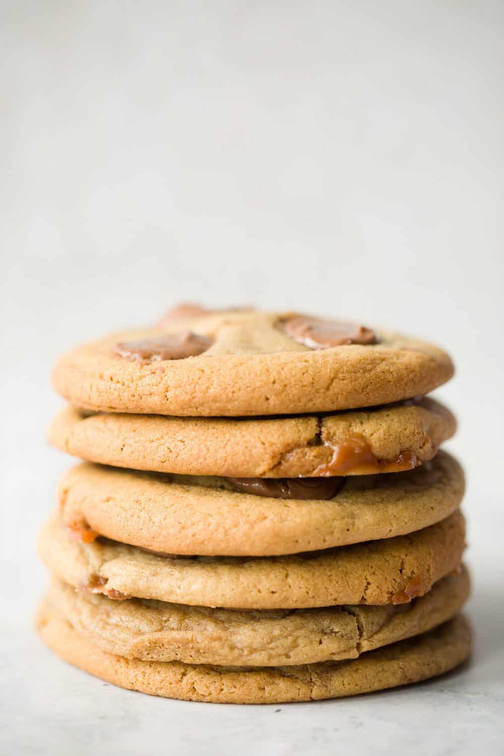 A stack of 6 large cookies. 