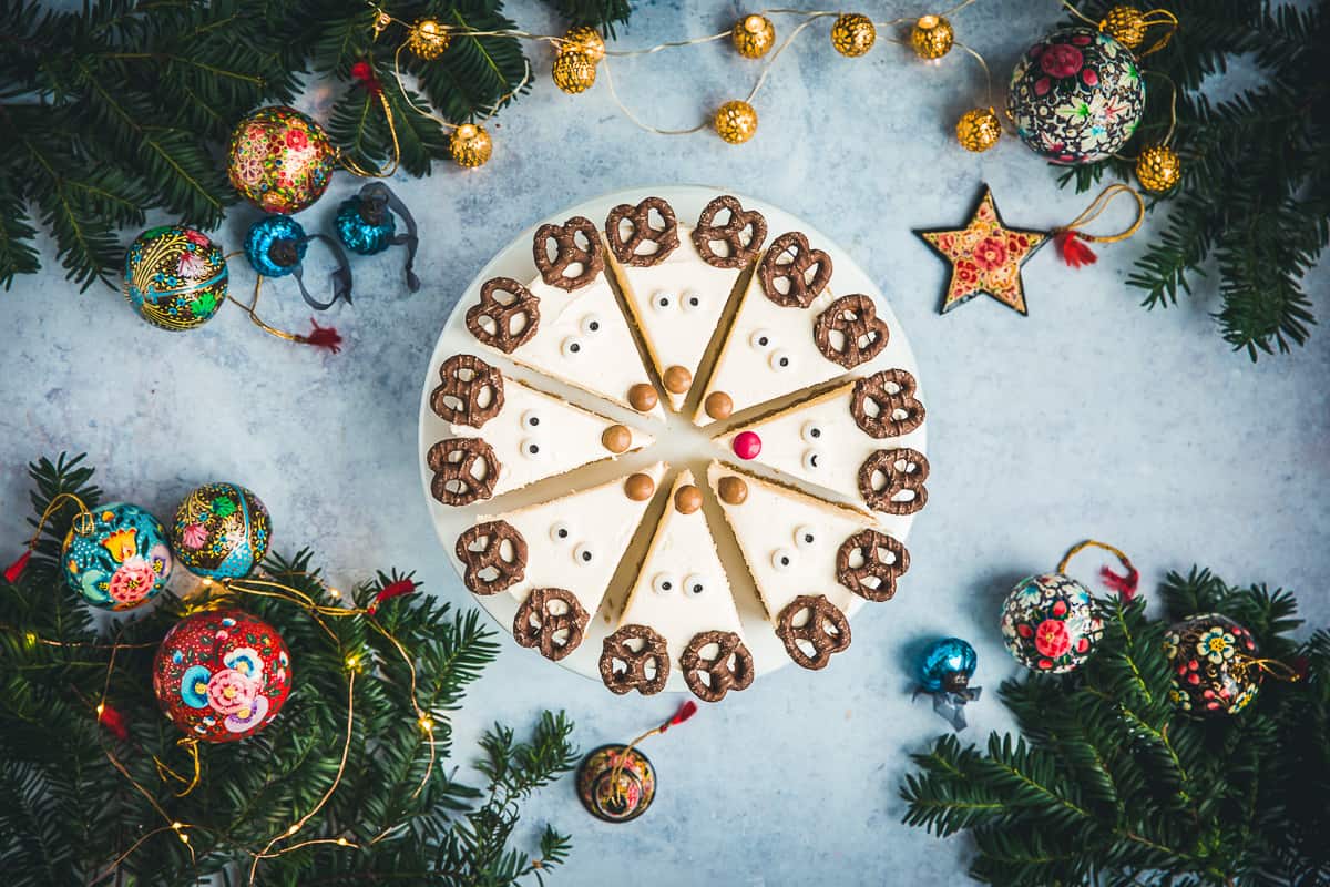 A round cheesecake cut into 8 slices and decorated for Christmas. 