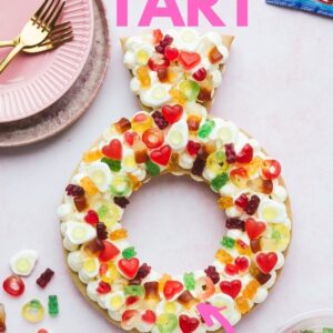 A ring shaped cream tart Pinterest image with text overlay.