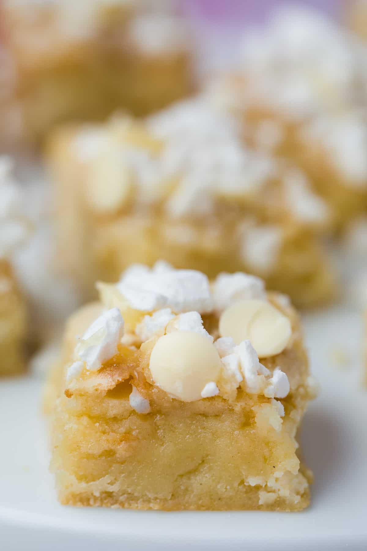 A gooey white chocolate blondie flavoured with lemon. 